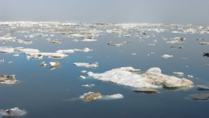 Polul Nord s-a transformat într-un lac în luna iulie